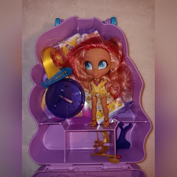 Hairdorables Phoebe with Carrying Case Pre-owned - Picture 9 of 10